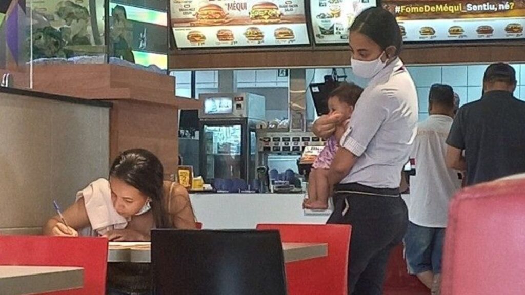 Mamma si candida per lavorare al McDonald's