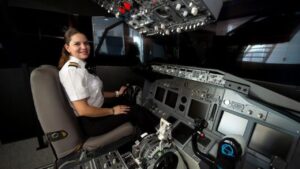 Una donna che vendeva mais per strada realizza il suo sogno di diventare pilota d’aereo