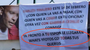 La vendetta di un’amante ferita: Con cartellone pubblicitario minaccia il suo amante di raccontare i tradimenti alla moglie