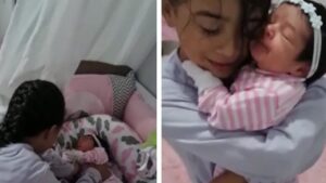 Bambina vede per la prima volta la sorellina neonata, i genitori temevano la sua reazione ma rimarranno sorpresi (VIDEO)