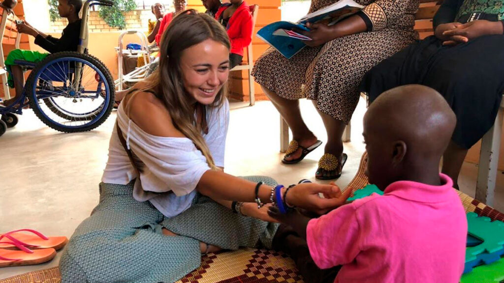 María Galán, la giovane donna che ha adottato 32 bambini in Uganda