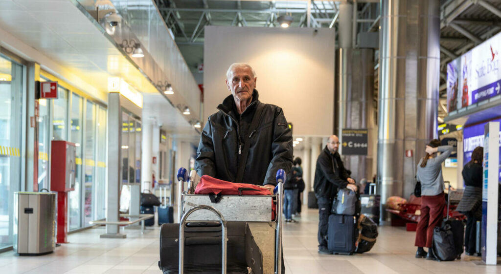  la storia dell'anziano Arnaldo abitante dell'aeroporto