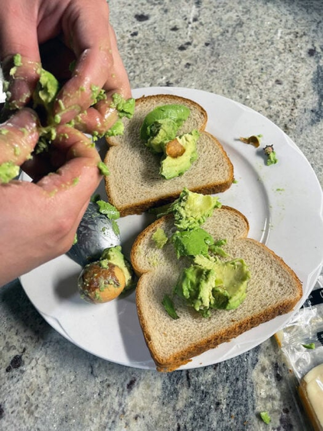 mangiare direttamente con le mani