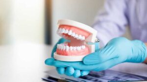 Dentiere come se piovesse: in questo piccolo comune decine di migliaia di euro per garantire la salute orale